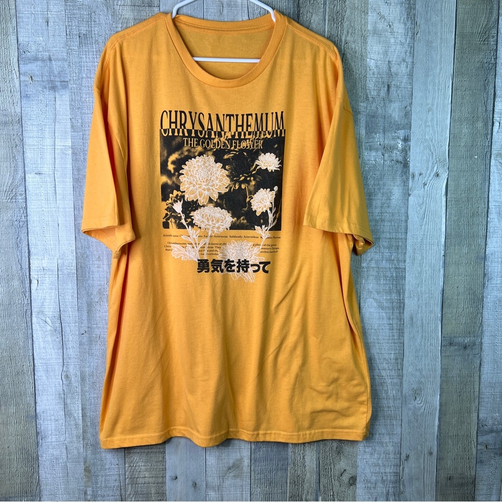 Chrysanthemum Size XXL The Golden Flower Graphic Short Sleeve Crewneck T-Shirt